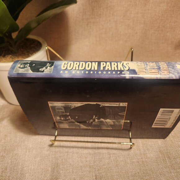 Gordon Parks "Voices In The Mirror" - An Autobiography Hard Cover Copyright 1990 - Picture 10 of 15